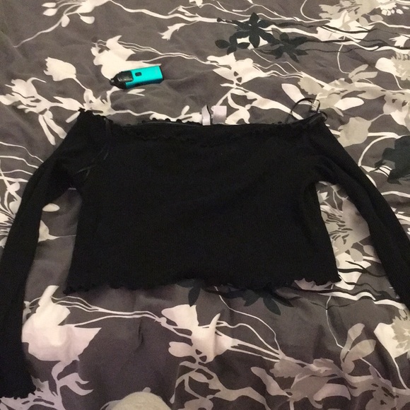 Off the shoulders - Picture 1 of 1